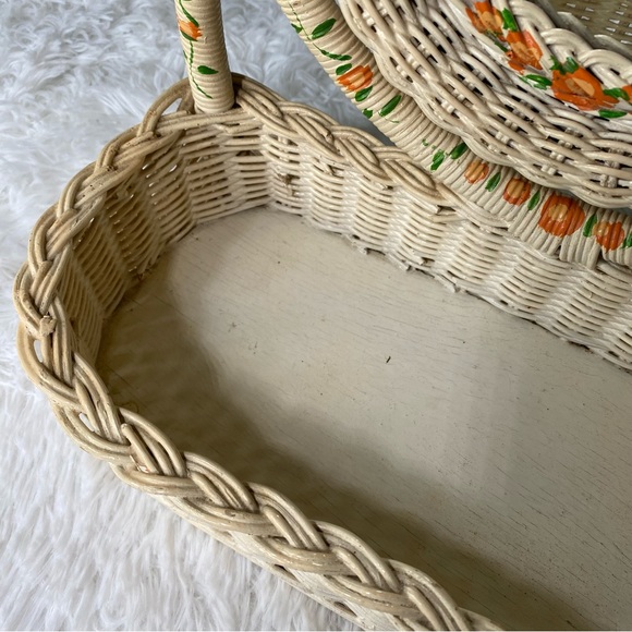 Vintage Woven Wicker Rattan Floral Tabletop Vanity Mirror With Attached Caddy - Picture 8 of 12